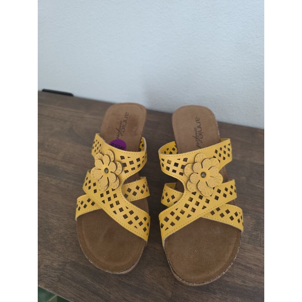 Annie Comfort Yellow Flower Cork Wedge Sandals sz 6.5 W